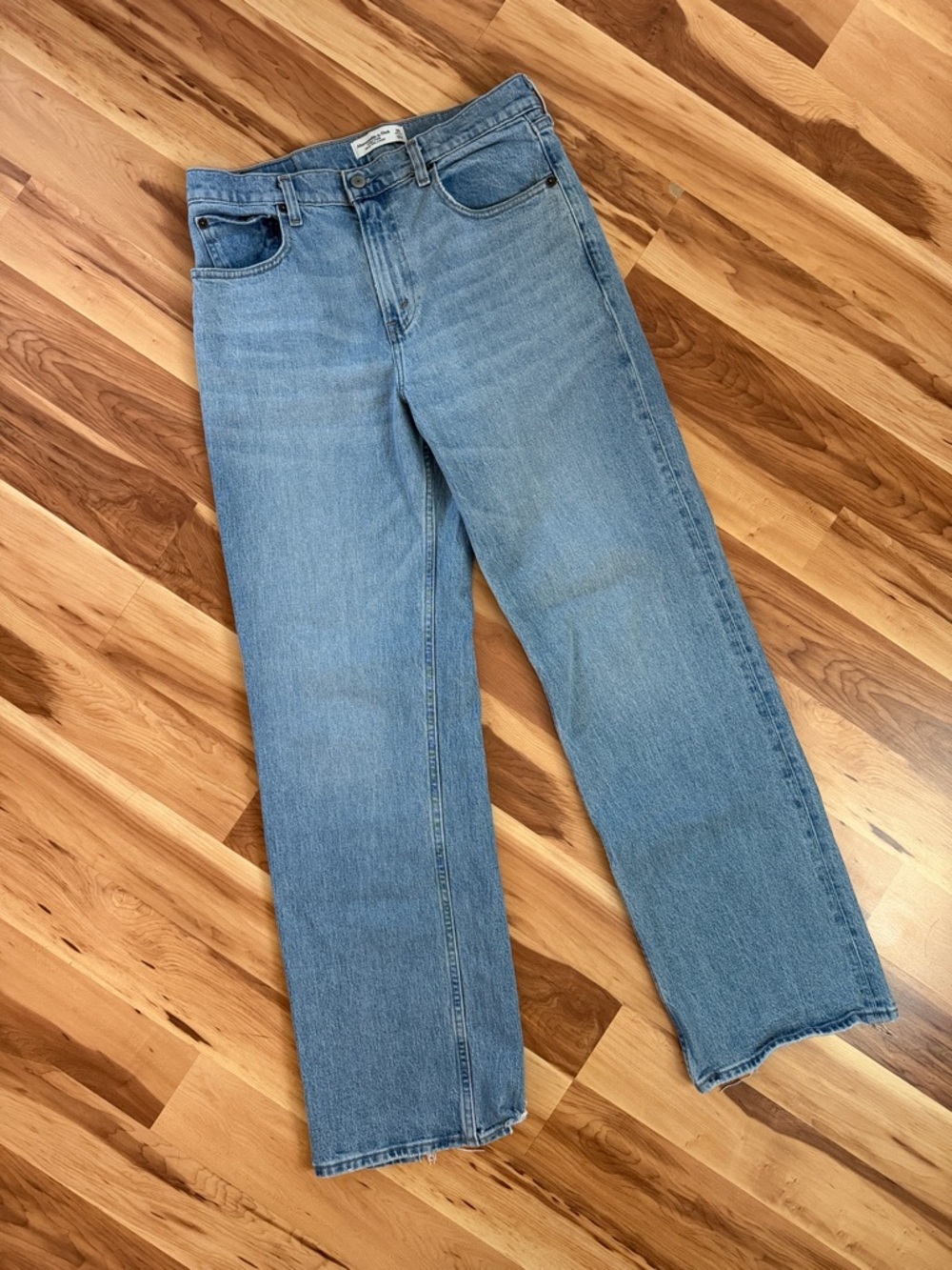 Abercrombie and Fitch women’s high-rise 90s relaxed jeans